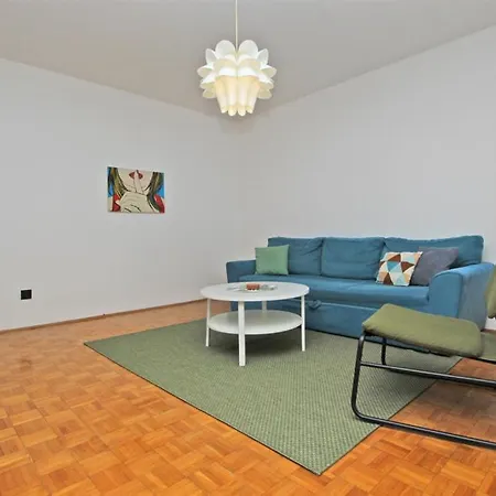 Lovely, Spacious & Central