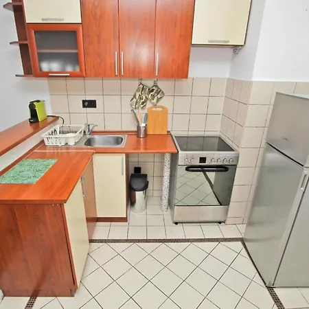 아파트 Lovely, Spacious & Central *