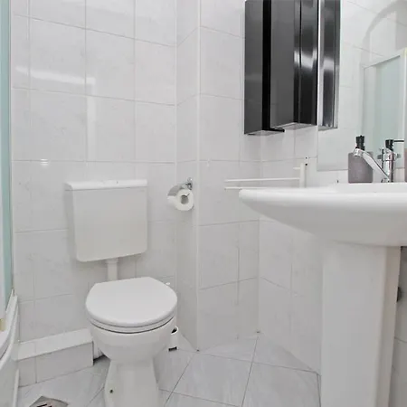 아파트 Lovely, Spacious & Central *