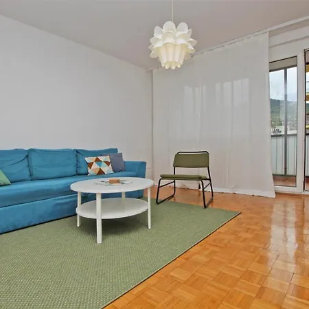 아파트 Lovely, Spacious & Central 사라예보
