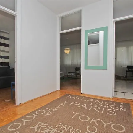 아파트 Lovely, Spacious & Central *
