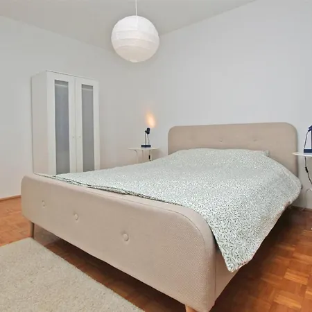 Lovely, Spacious & Central *
